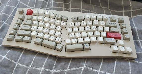 손목보호를 위해 선택한 인체공학 기계식 키보드 키크론 V10 MAX, 앨리스?